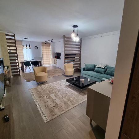 Apartament Superb In Regim Hotelier- Arad Plaza Dış mekan fotoğraf