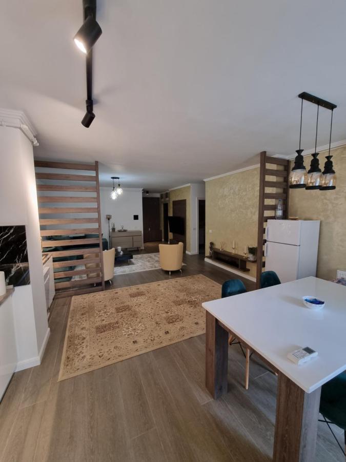 Apartament Superb In Regim Hotelier- Arad Plaza Dış mekan fotoğraf